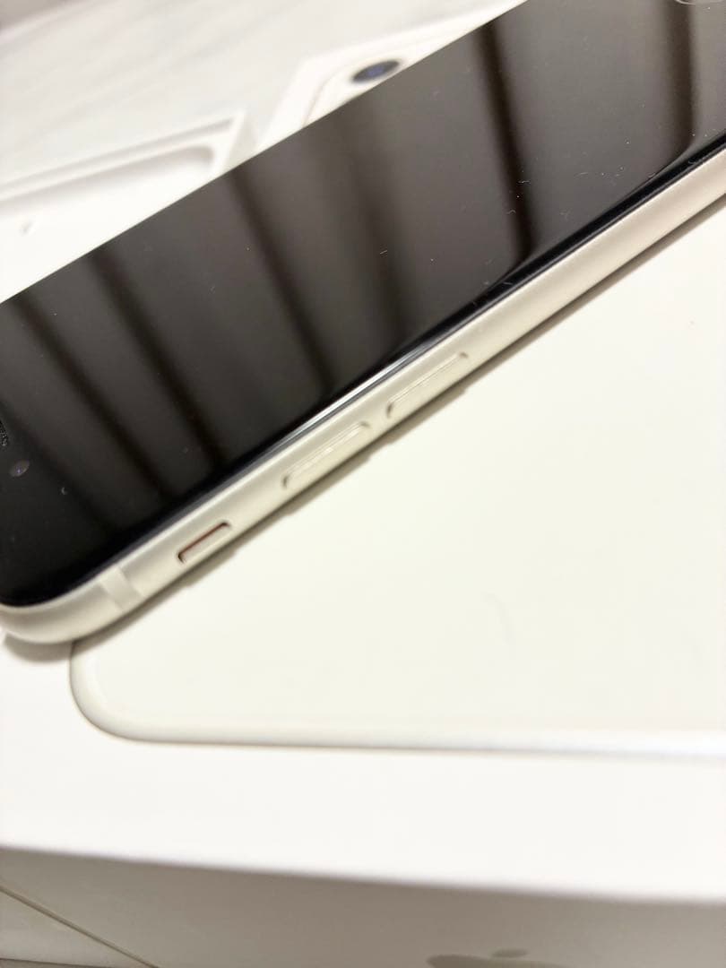 iPhone SE（第3世代）64GB スターライト SIMフリー 本体