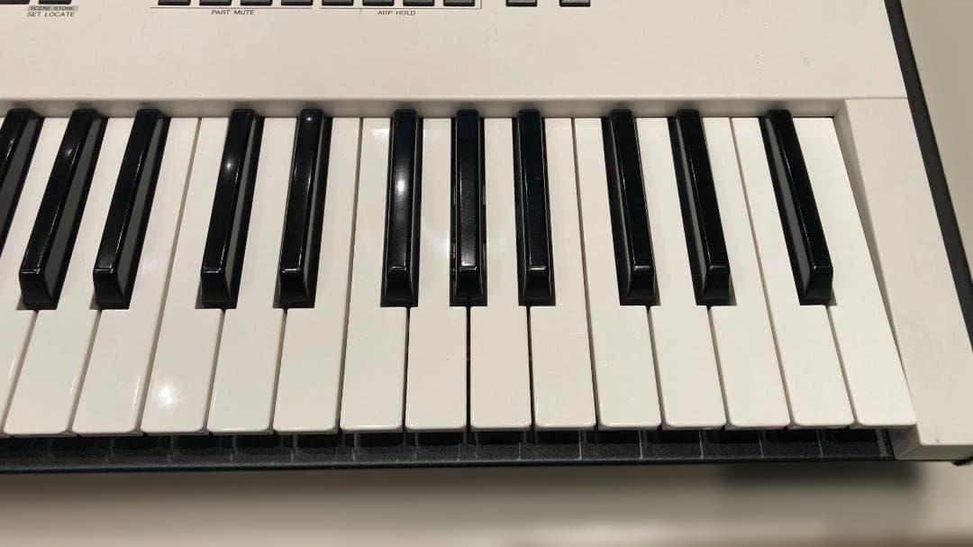 【中古】YAMAHA MOTIF XF7 WH シンセサイザー ハードケース付