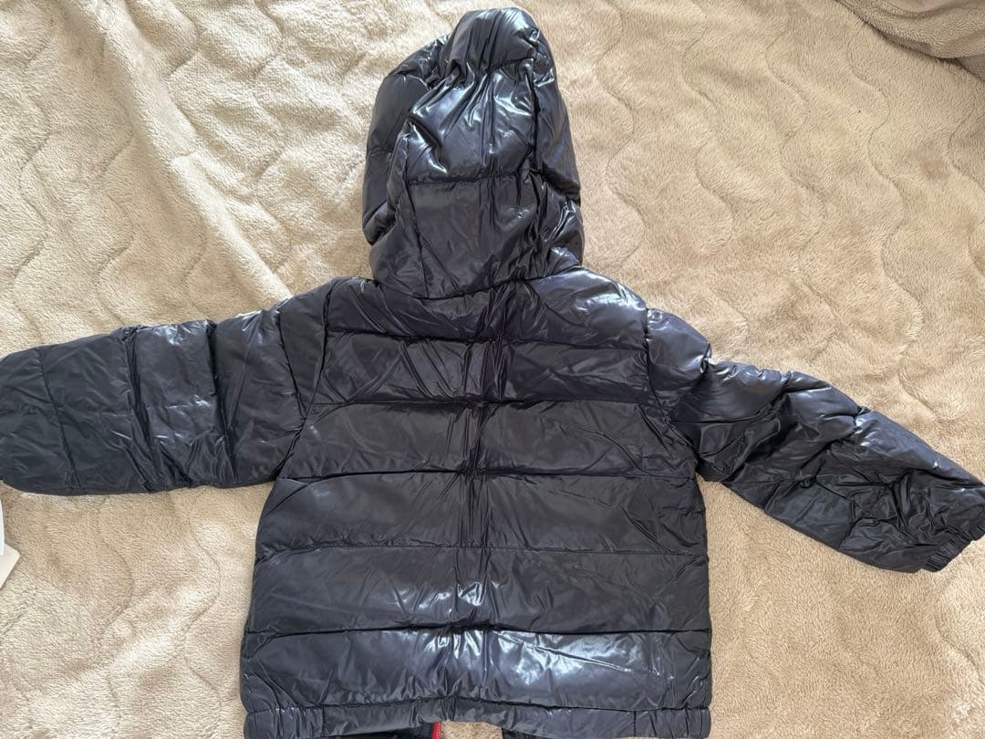 MONCLER黒のフード付きダウンジャケット 18/24 mesi