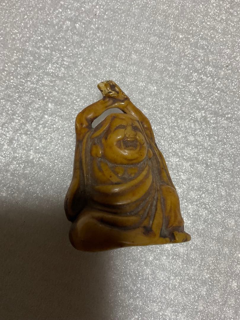 布袋様の根付／作者、年代は不明となっています？。