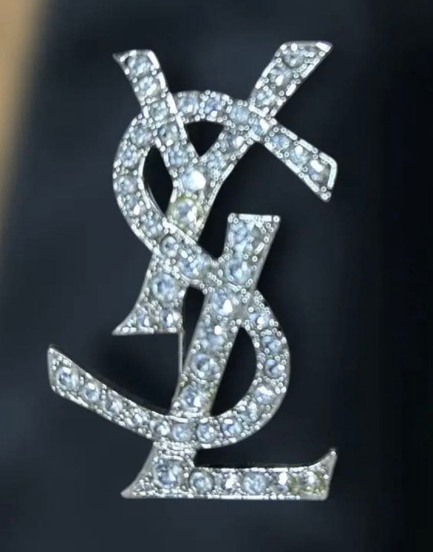YSL ロゴ ブローチ シルバー クリスタル