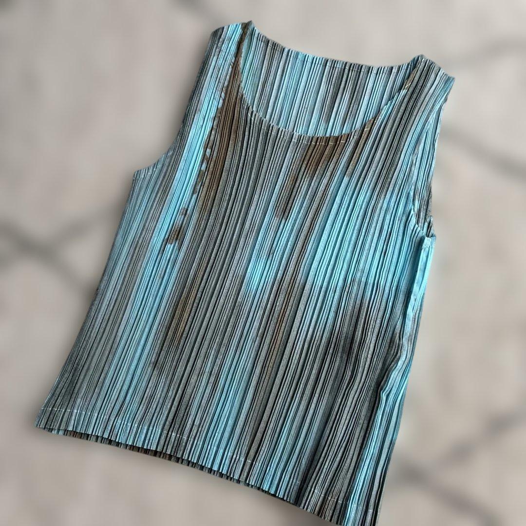 イッセイミヤケ　プリーツタンクトップ 青と茶色　M