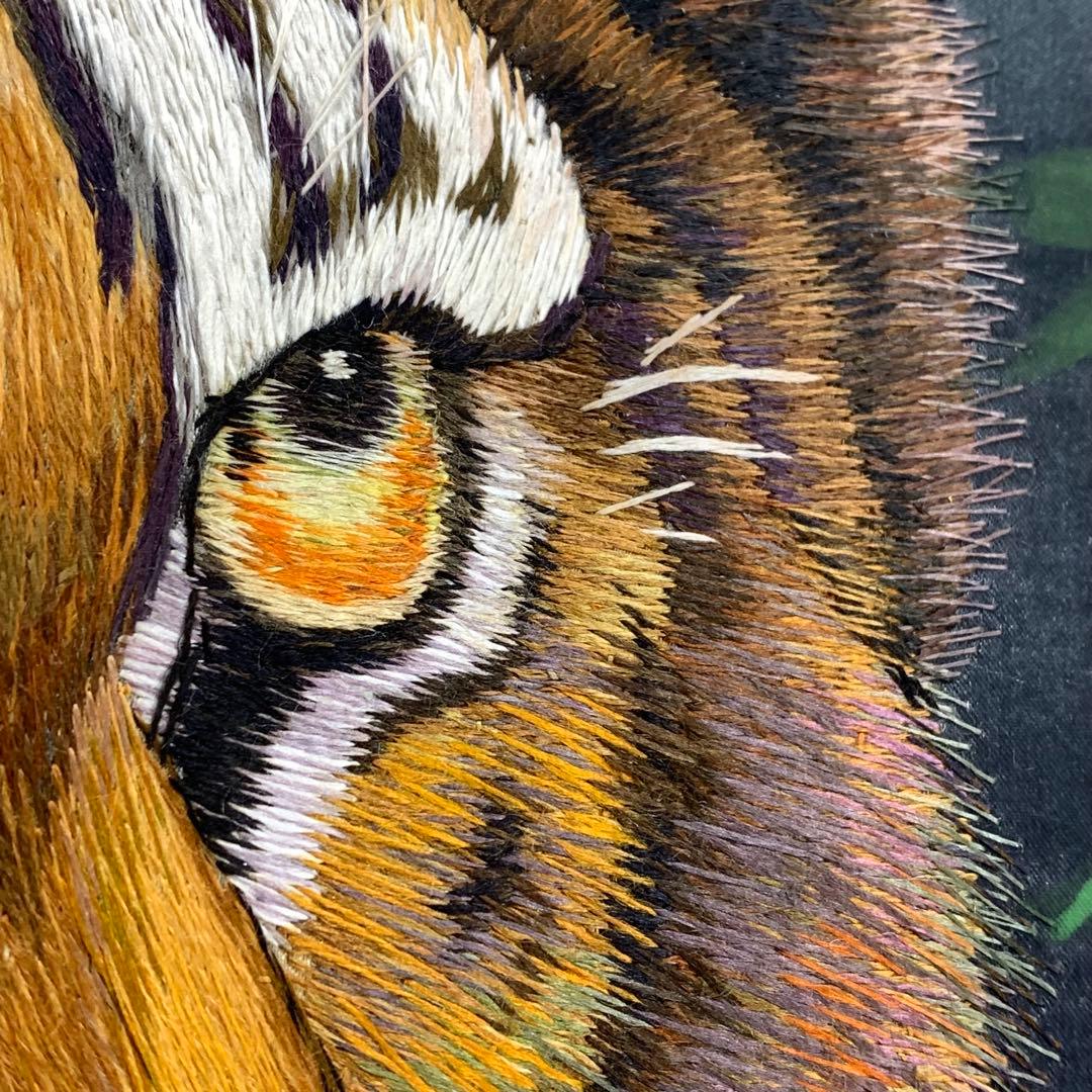 掛軸 荒木秀峰 猛虎 刺繍 共箱 太巻 干支 寅 月 夜 B-7