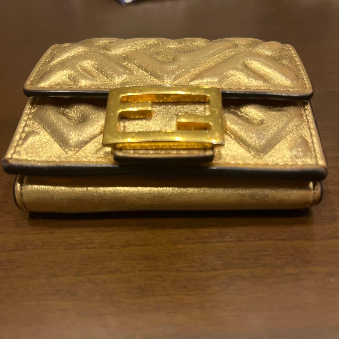 FENDI バケット　BAGUETTE　マイクロ　財布　三つ折り　ゴールド