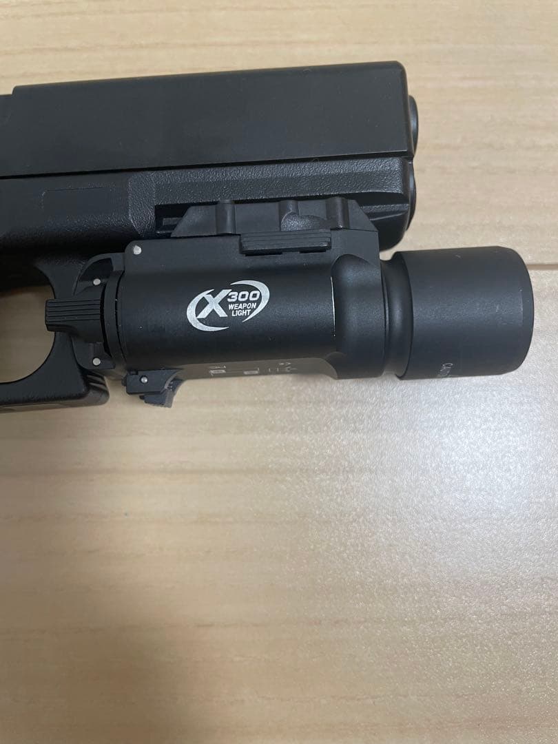 東京マルイGLOCK 17 Gen.4 X300ライト マガジン3本付き