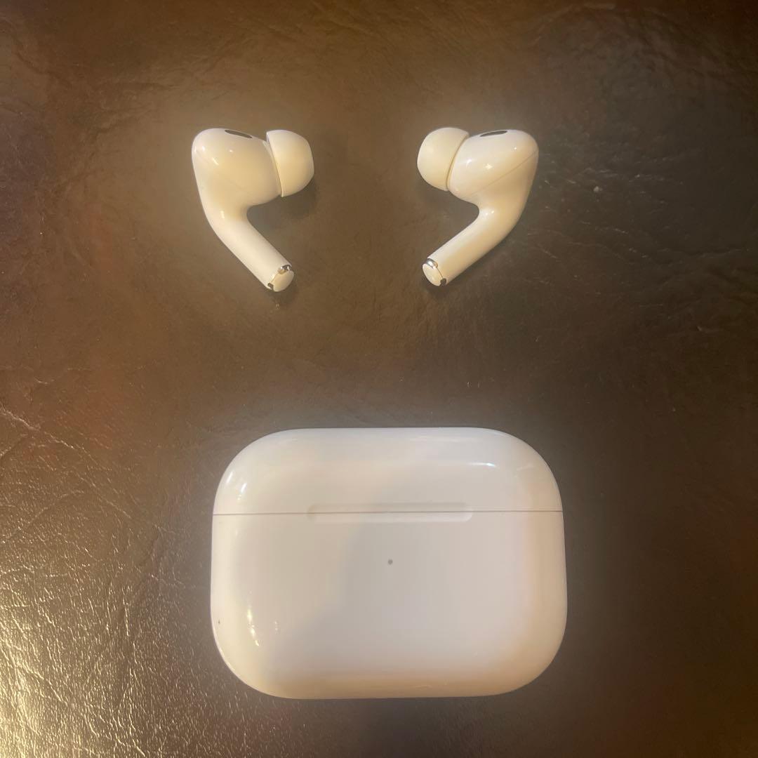 AirPods Pro 第二世代　ホワイト 充電ケース付き　A2700