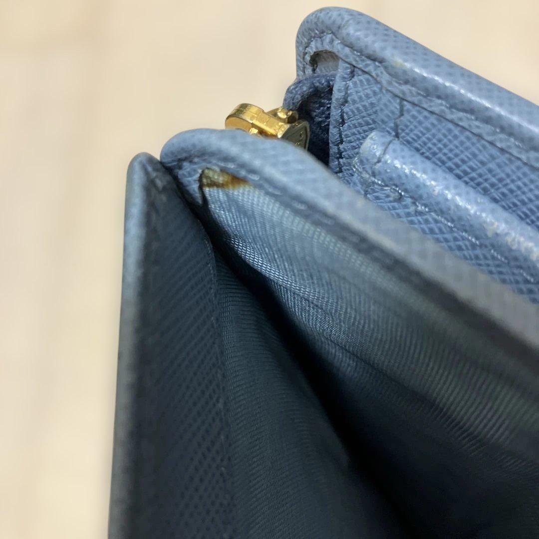 中古品・PRADA サフィアーノレザー 二つ折り財布 ブルー