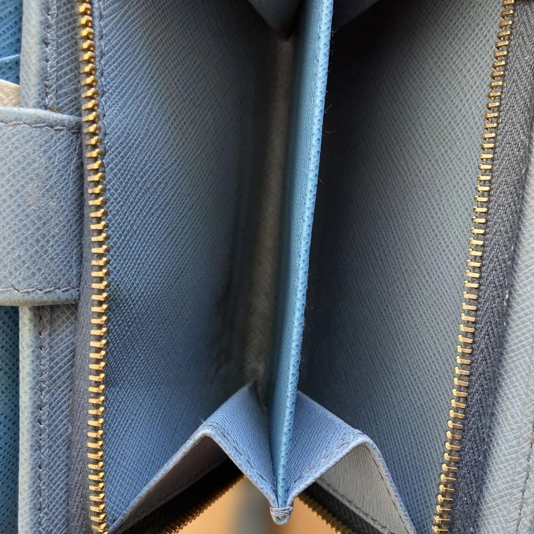 中古品・PRADA サフィアーノレザー 二つ折り財布 ブルー