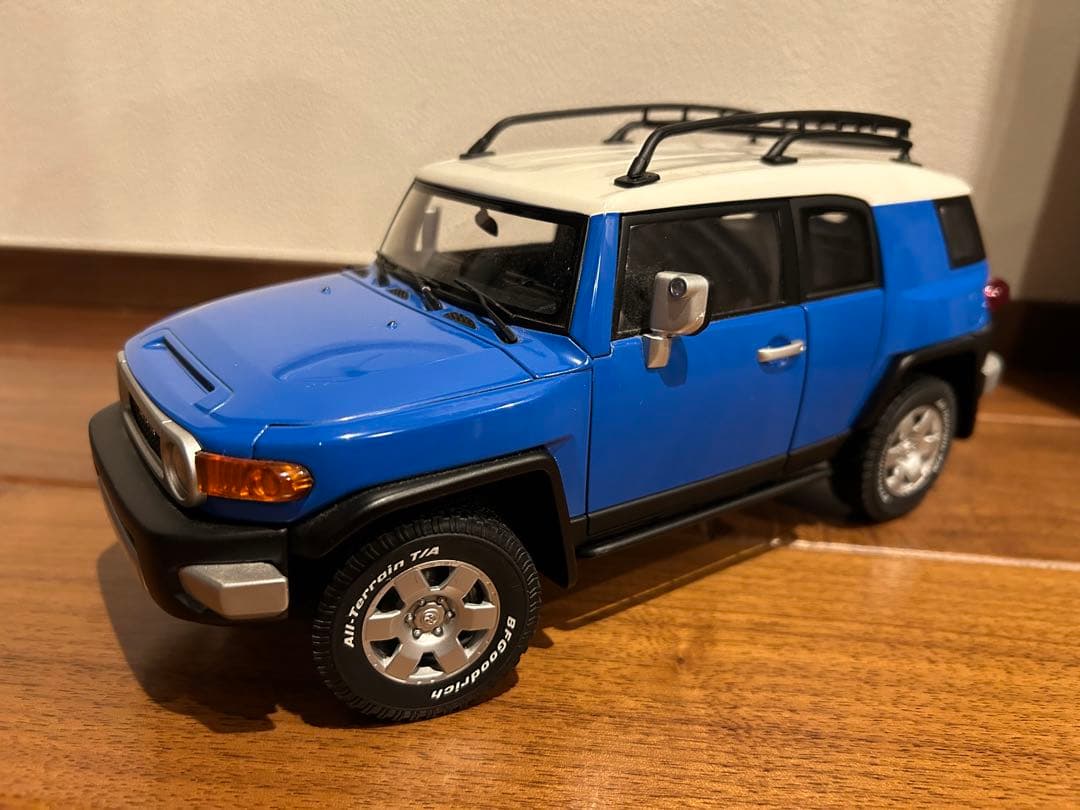 トヨタ FJクルーザー ミニカー　オートアート　1/18
