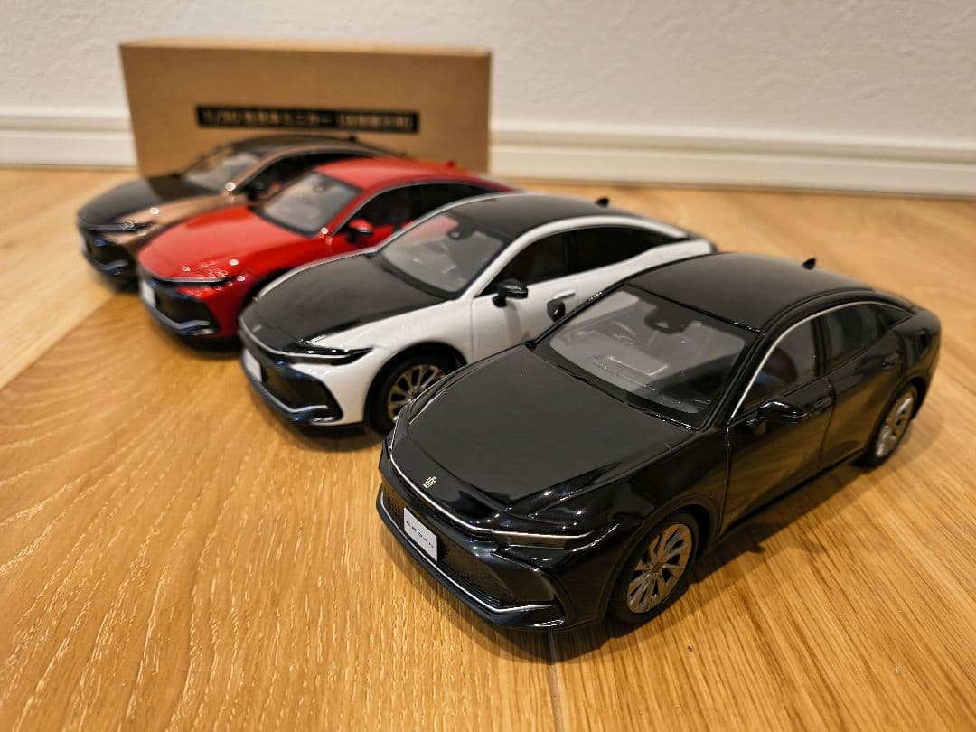 新型クラウン カラーサンプルミニカー 【箱付き非売品】4台セット!!