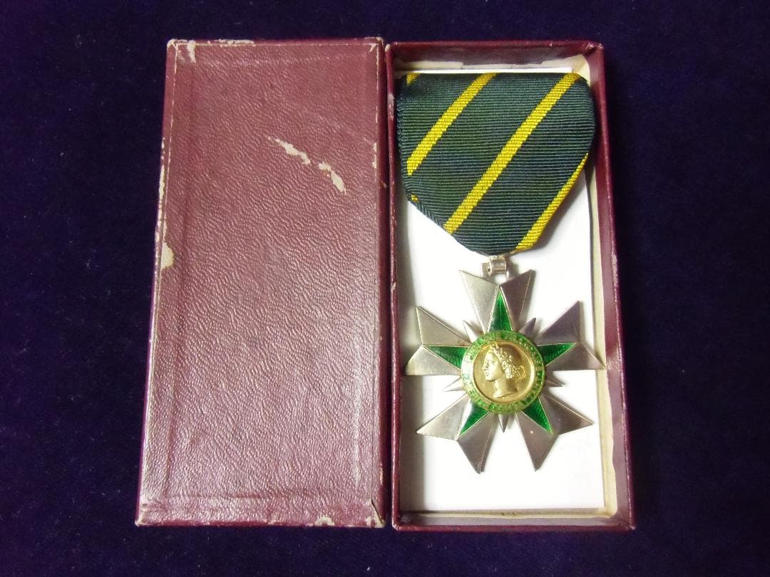 Ｆフランス軍＊１９５３～６３年＊戦闘戦功メダル＊シュバリエ級（実物）
