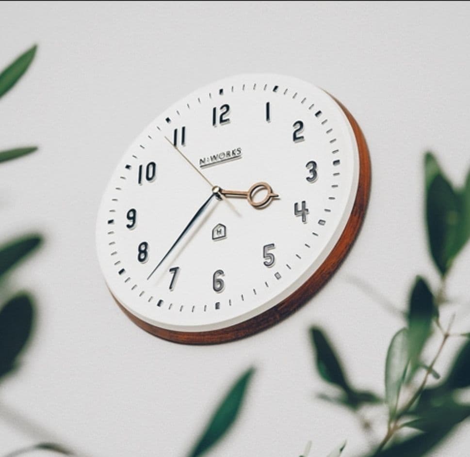 interform kemppi CL-3931天然木製三針柱壁掛時計アナログ白