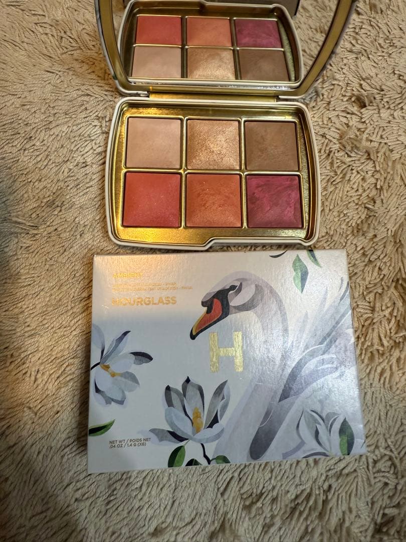 チーク Hourglass Ambient swan