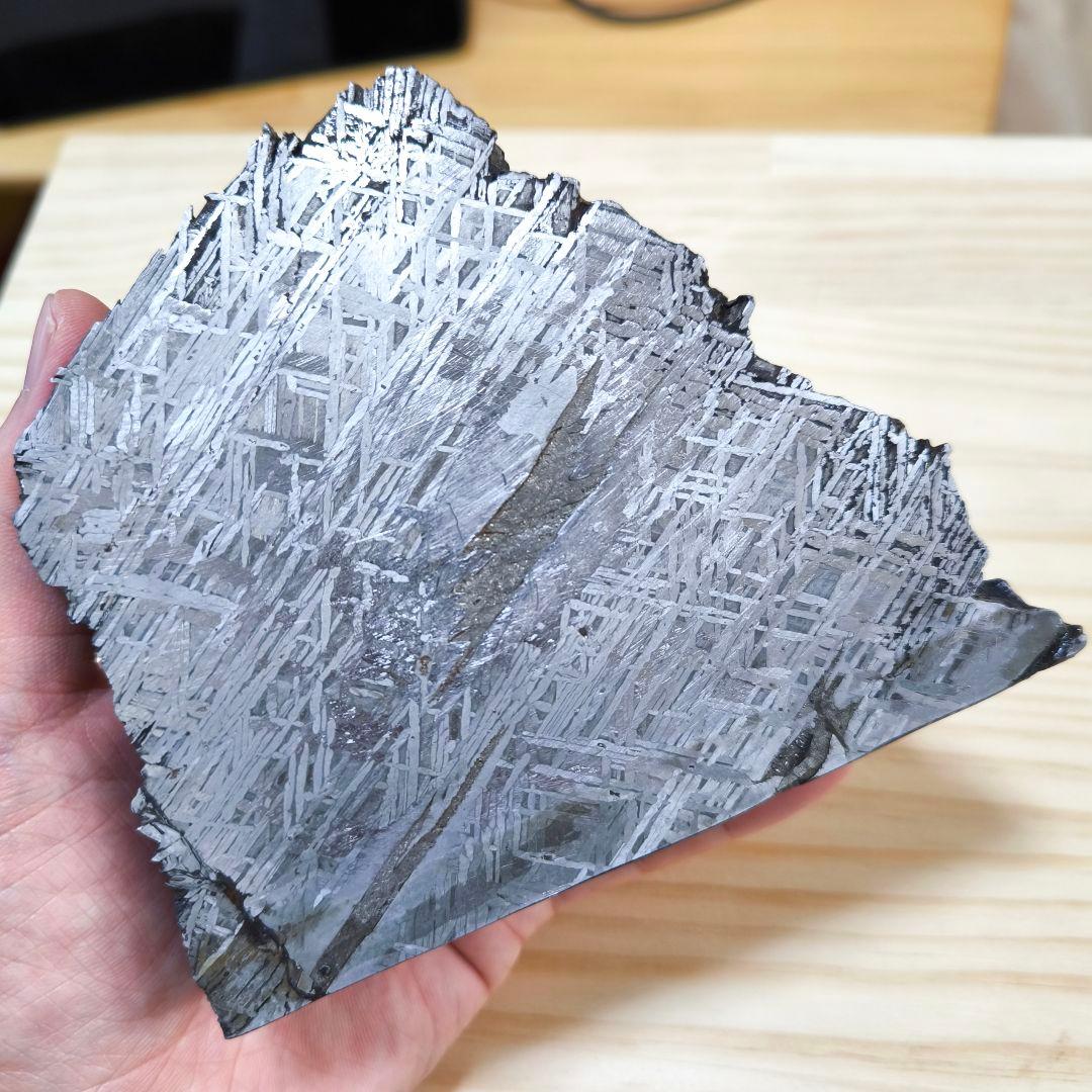 極上 大型 約2kg アルタイ隕石 鉄隕石　パワーストーン　宝石 天然石　隕石