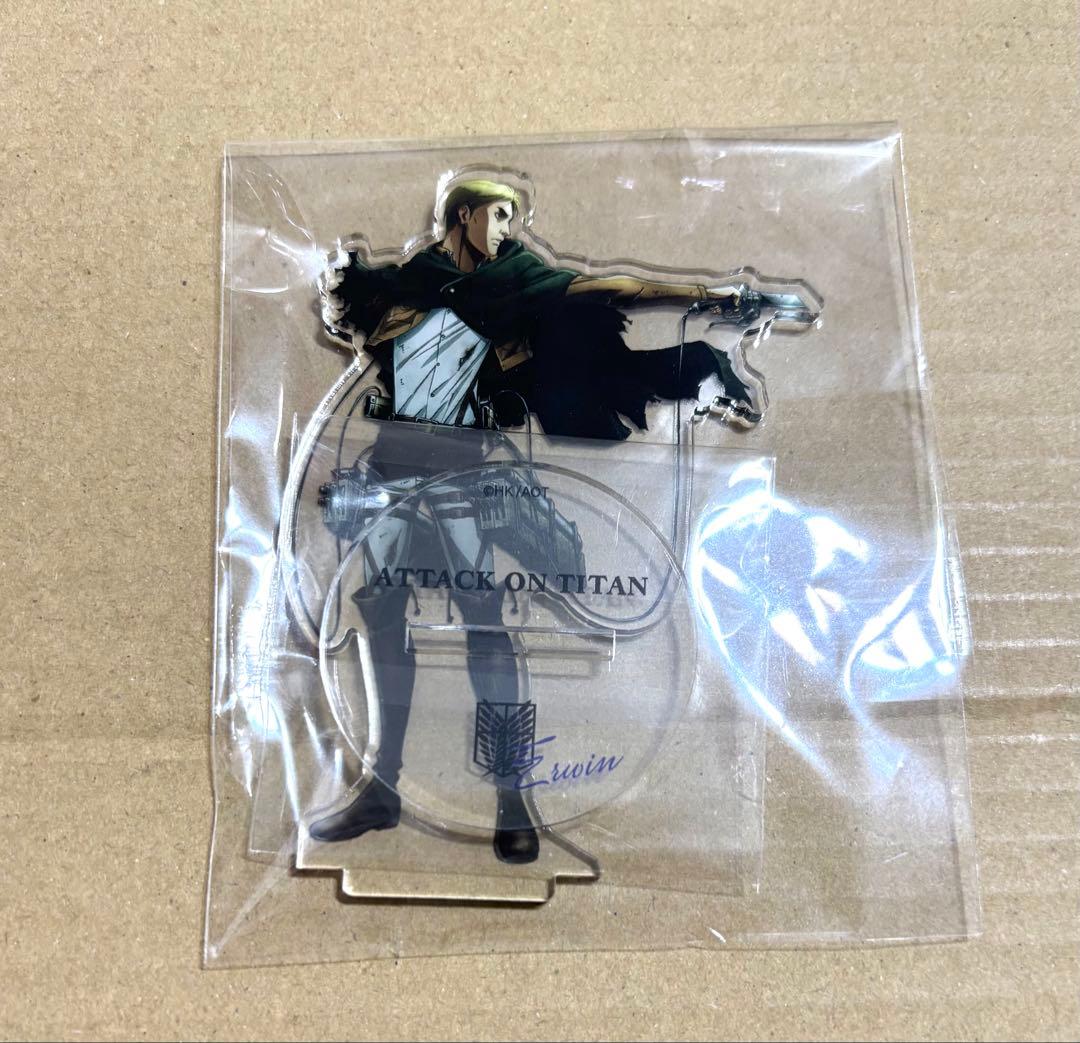 進撃の巨人　エルヴィン　リヴァイ　アクリルスタンド コミケ限定　きゃらぐま