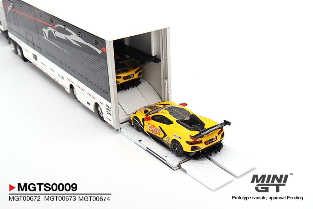 MINI GT コルベット・レーシング C8.R トランスポーターセット
