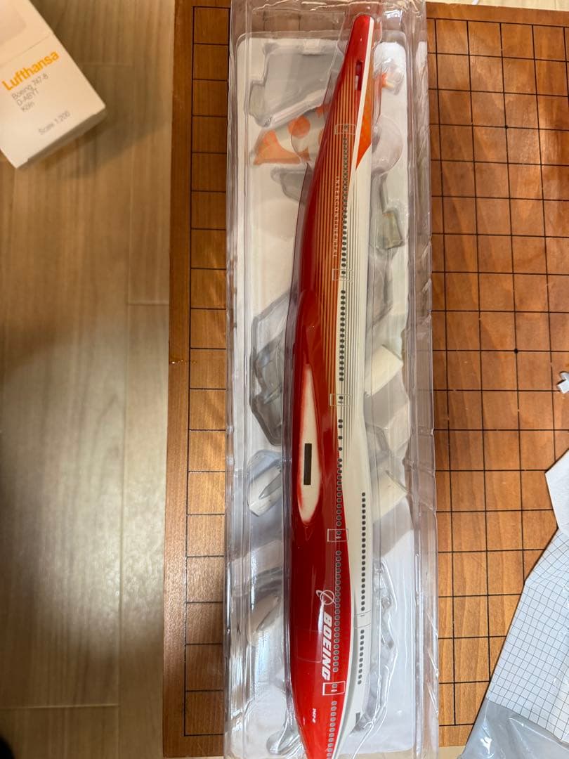 1/200 B747-8 ボーイングハウスカラー ROLLOUT 主翼飛行姿勢