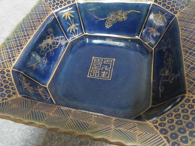 伊万里焼瑠璃金彩松竹梅にこうもり図三つ角鉢 [B24756]