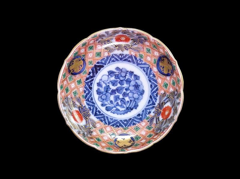 大聖寺伊万里　金襴手　菊花四方襷紋に牡丹の図　４寸皿２枚　E359 AS-CWo