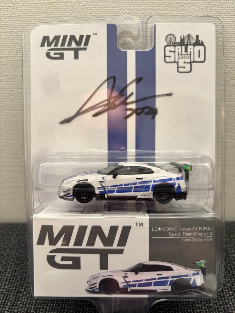 MINI GT LB★WORKS Nissan GT-R (R35) サイン入り