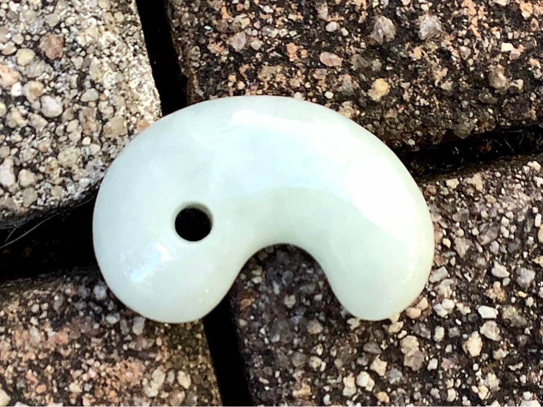 ✳癒やされる守護石の御守りです　糸魚川翡翠ジェダイト勾玉　外部鑑定の機械鑑別書付