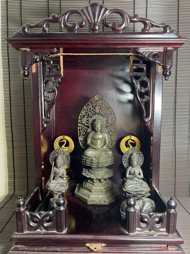 『釈迦三尊像　釈迦如来　普賢菩薩　文殊菩薩』ブロンズ 唐金　　在銘　高さ22cm