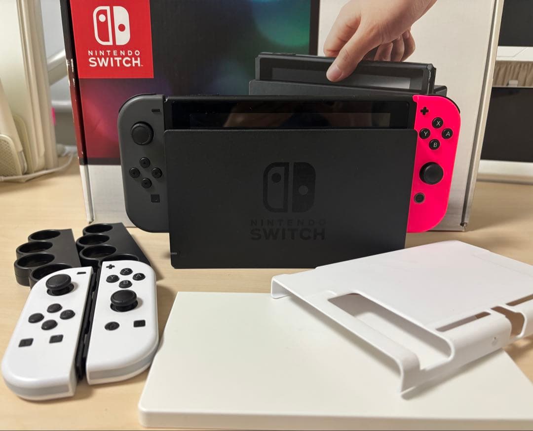 Nintendo Switch 本体 ブラック ピンクジョイコン ホワイト