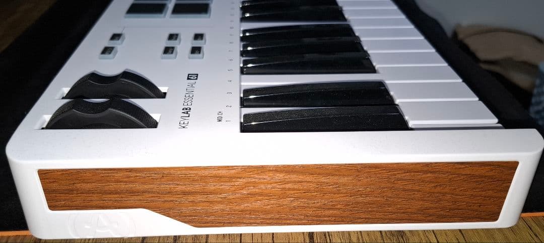 Arturia KeyLab Essential 61 MIDIコントローラー