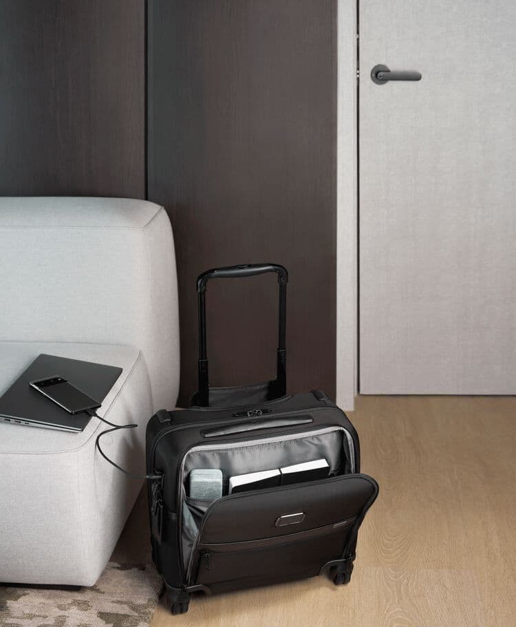 TUMI ALPHA3 コンパクト・4ウィールド・ブリーフ Blackブラック