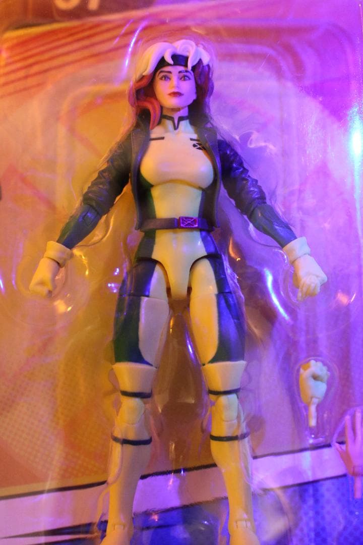 新品未開封マーベルレ ローグ+ xmenマークジオラマボーナスプレゼント
