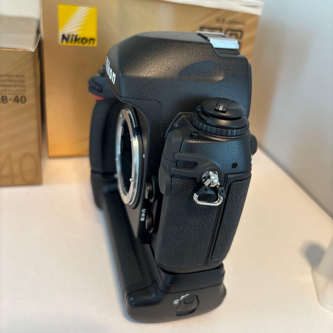 【新品同様】ニコン Nikon F6 MB-40 プロストラップ付