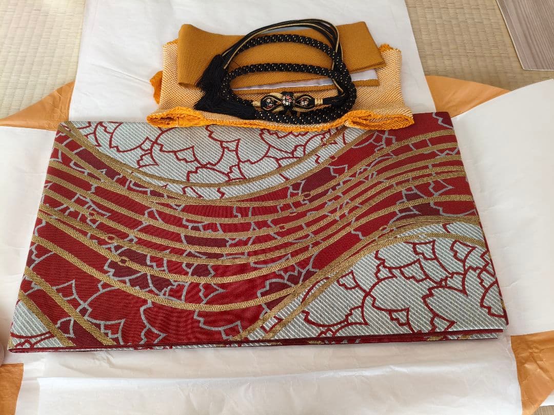 豪華なフル振袖セット 黒 赤 正絹 小物付き 呉服屋さん購入