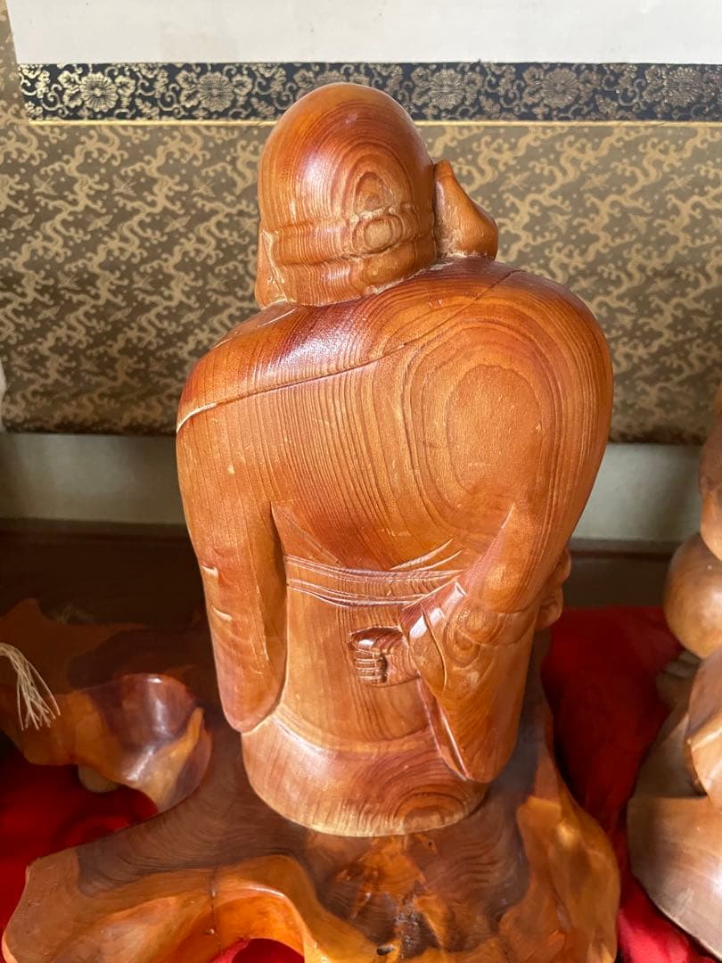 美品　骨董品　高級木彫り　大黒様　木製の笑顔の仏像セット　木彫り　赤い座布団付き