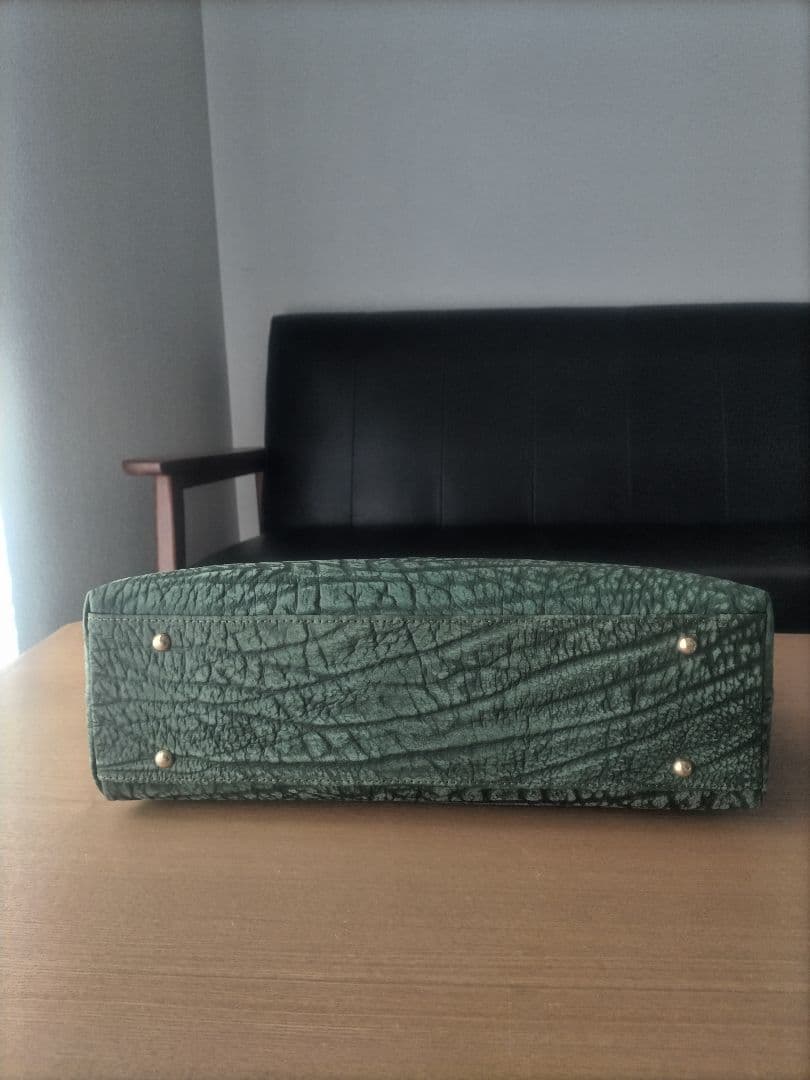 JRA認定　カモシカ皮バッグ