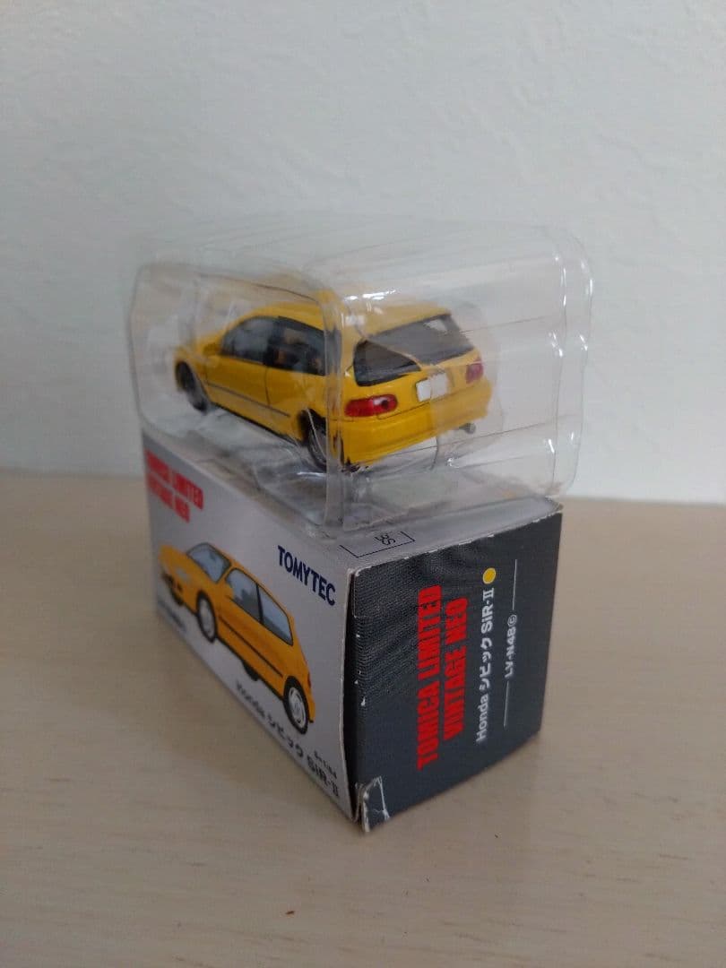 トミカリミテッドビンテージ ホンダシビックSIR-Ⅱ