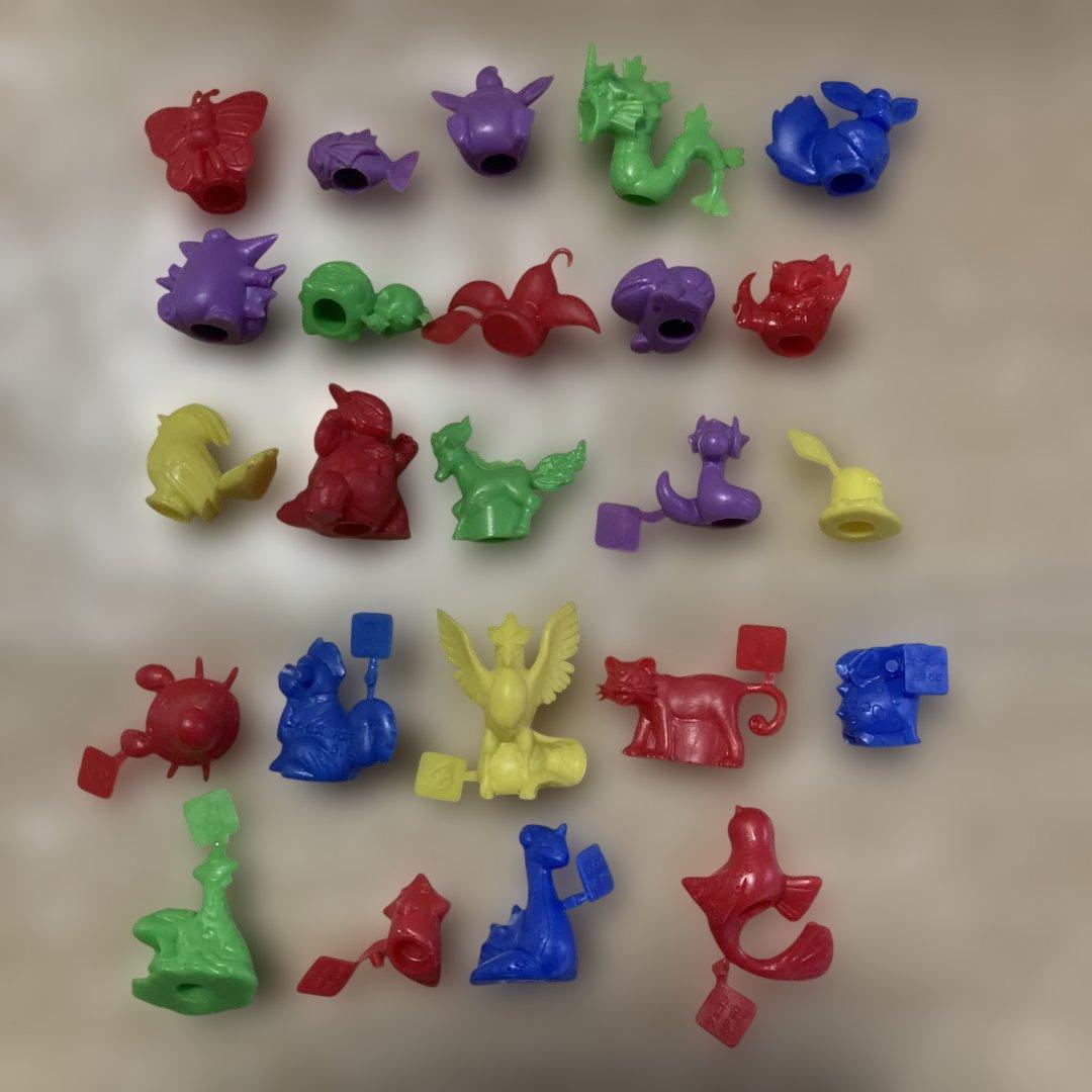 ポケモンガチャ　塩ビ人形　消しゴムフィギュア151種　ピッピ人形　化石　ボール