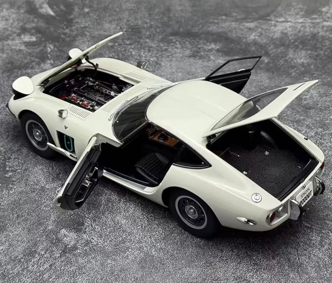 オートアート 1/18ダイカストトヨタ 2000GT ￼ミニカー