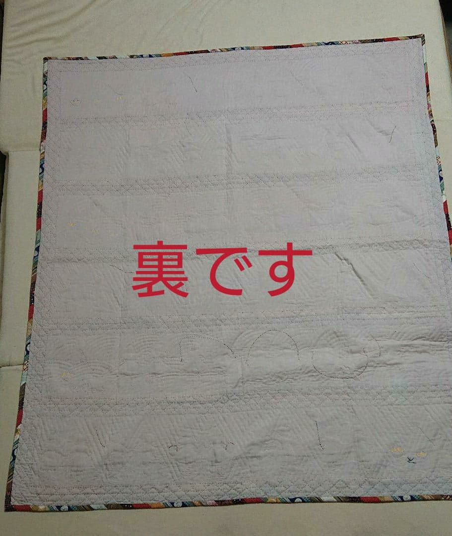 手作りパッチワークのタペストリー