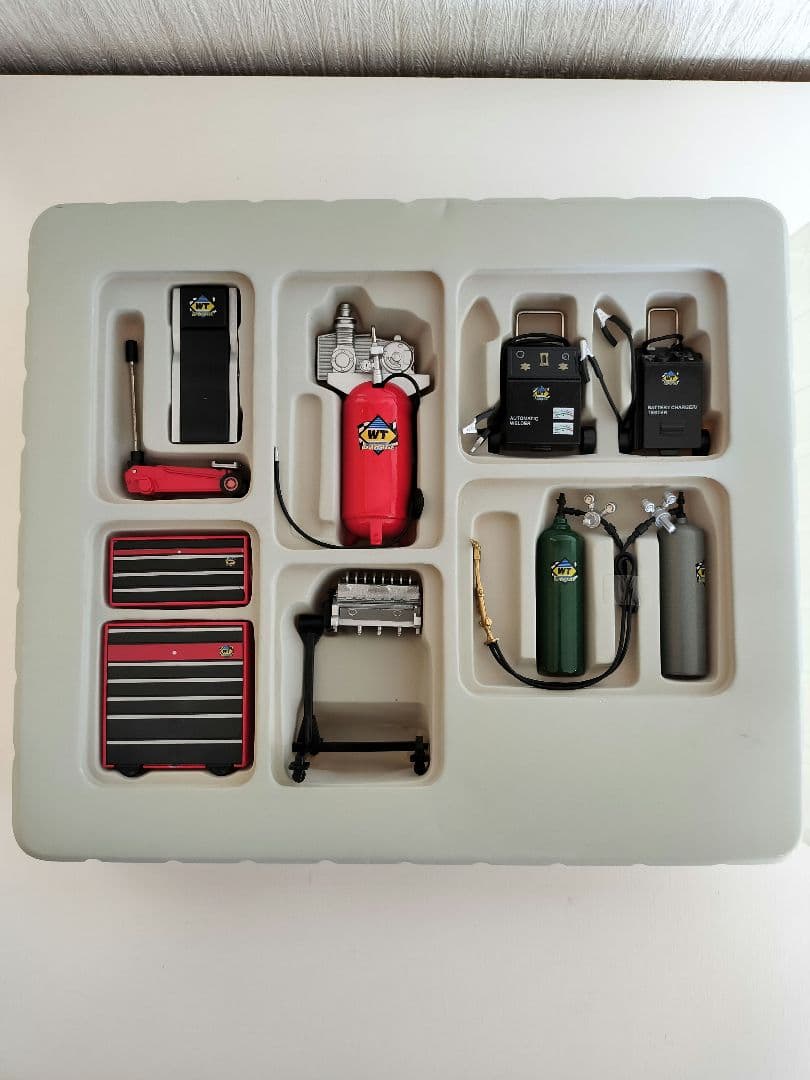 ジオラマ　1：18 ミニカー　ガレージ　工具　ミニチュア　ダイキャストモデル