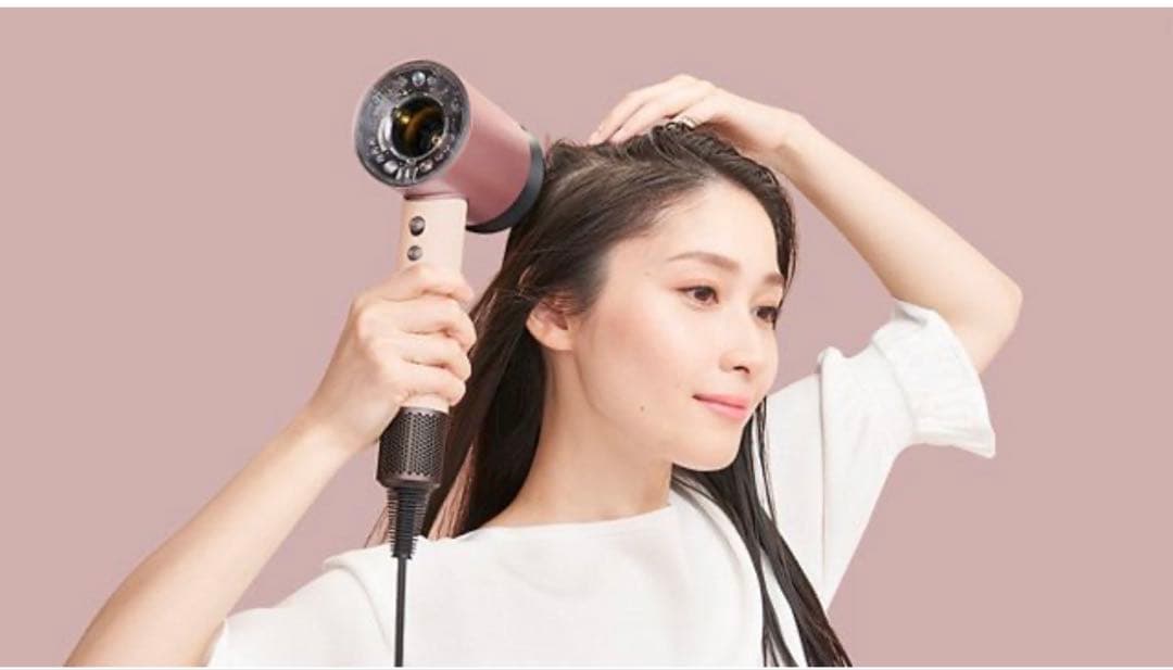 Dyson Supersonic ドライヤー HD16 定価: 53,800円