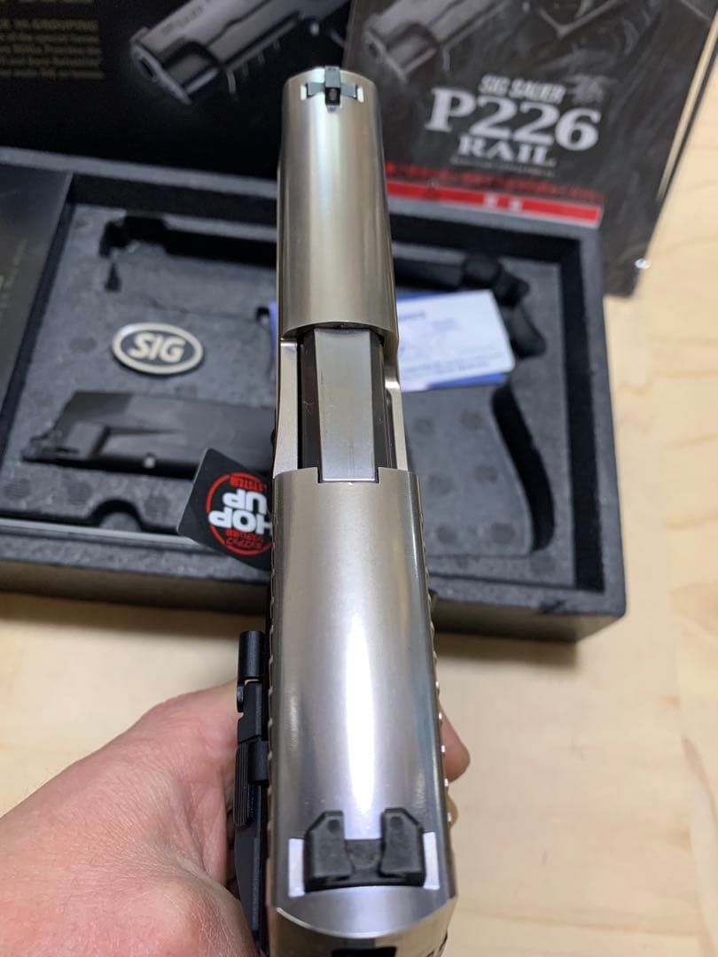 美品　東京マルイ SIG シグ P226R ハーフステンレスシルバーライト付き