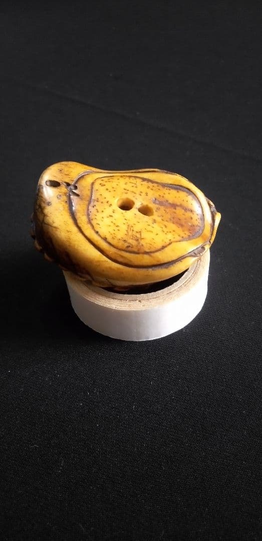 骨董時代提げ物、根付け鼠鮑の縁起物彫刻 約6cm