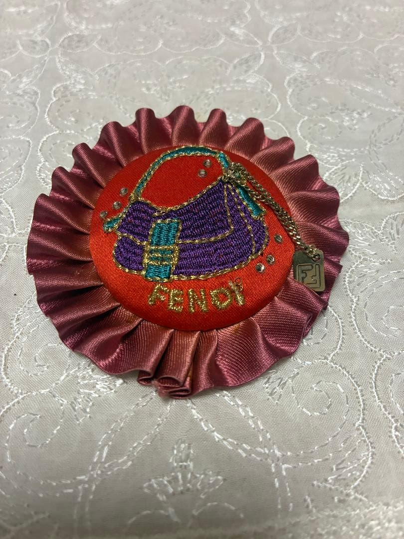 Fendi バッグ刺繍ブローチ