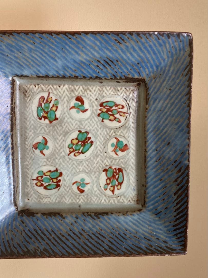 人間国宝 島岡達三 象嵌赤絵草花文角皿 共箱 共布付き