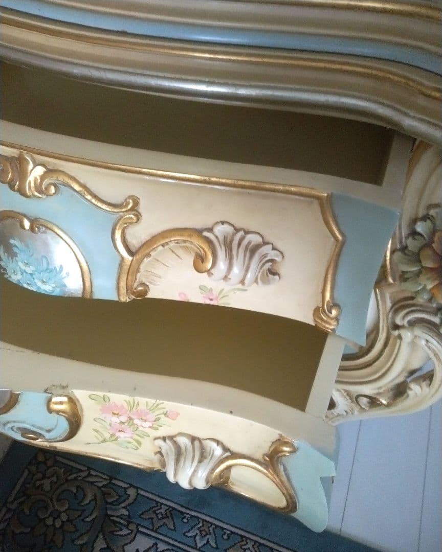 イタリア家具　ロココ調　キャビネット　手彫り　マリオコルチャゴ