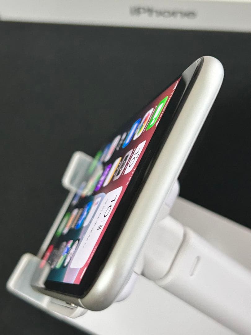 ち*る様 【きれい!!】✴︎SIMフリー Apple iPhoneSE2 64G