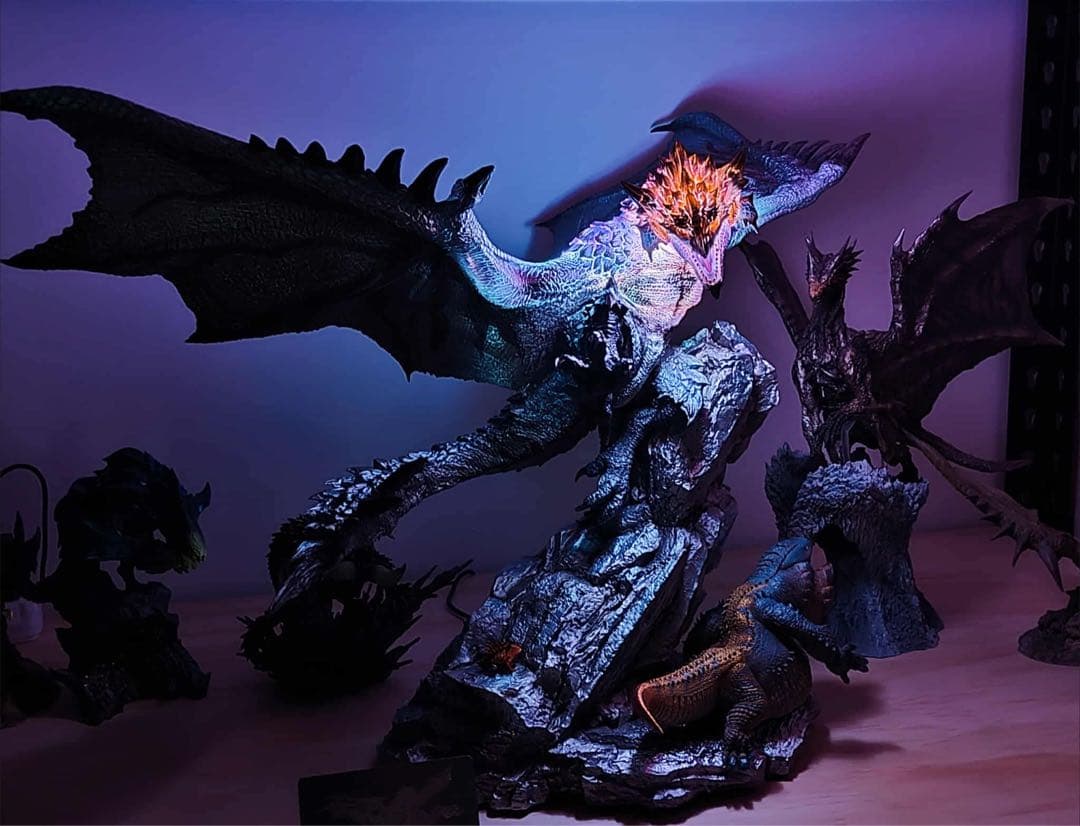 モンスターハンター リオレウス希少種 クリエイターズモデルと比較あり LED有