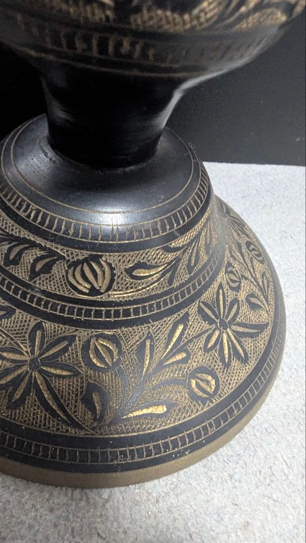 ムガール彫刻　インド　花瓶　骨董　彫金　ヒンディー　フラワーベース　手彫り