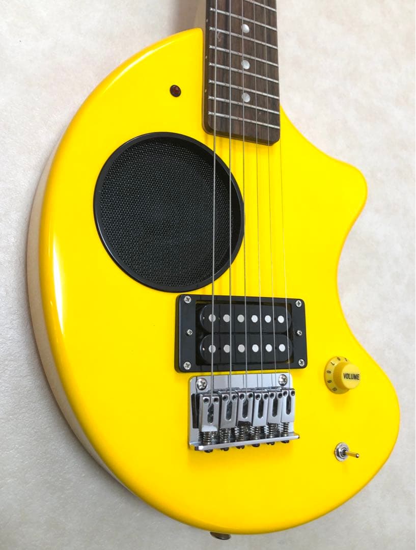 【新品同様！美品！】ZO-3 イエロー アンプ内蔵ミニギター 専用ソフトケース付