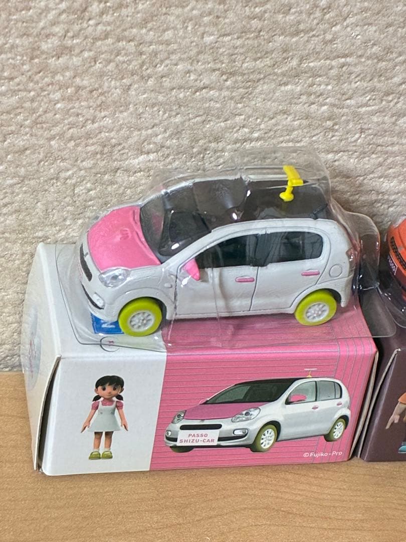 ドラえもん　ミニカー　パッソ　PASSO TOYOTOWN トヨタTOYOTA